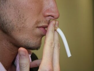 Một người đàn ông hút thuốc có nguy cơ phát triển các vấn đề về tiềm năng